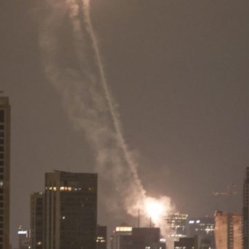 Israel mata al jefe de Inteligencia de la Guardia Revolucionaria e Irán responde con una nueva oleada de misiles