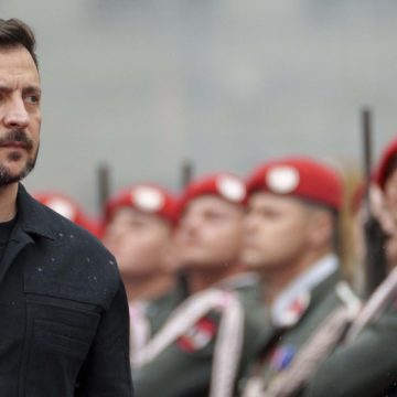 Zelenski firma un decreto para que Ucrania abandone la convención contra minas antipersona