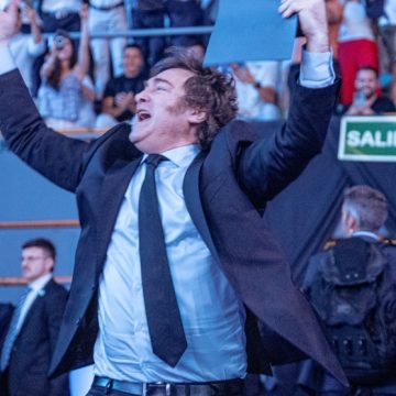 El Gobierno argentino anuncia la privatización de la empresa pública de agua