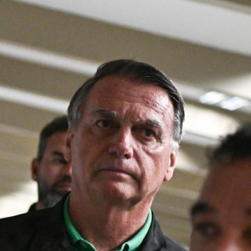 Bolsonaro El Supremo de Brasil impone a Bolsonaro una tobillera electrónica y le prohíbe usar redes sociales