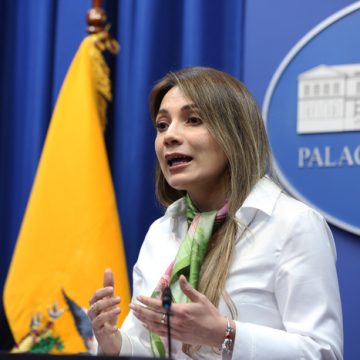 Noboa recorta Gobierno de Ecuador de 20 a 14 ministerios y despide a 5.000 funcionarios Ecuador: Noboa elimina ministerios y despide a 5.000 funcionarios