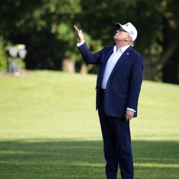Trump impone aranceles del 25% y más a varios países y les advierte de que no adopten represalias