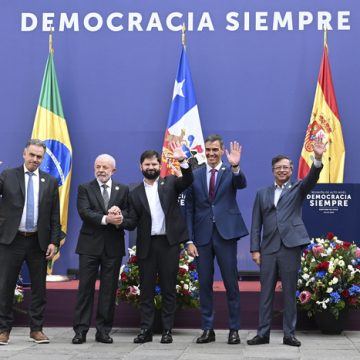 Líderes progresistas se reunieron en Chile en defensa de la democracia