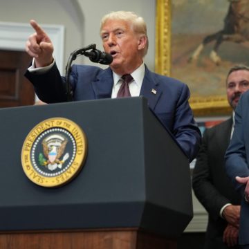 Trump resuelve su guerra comercial con el mundo con aranceles mínimos del 10% desde el 7 de agosto