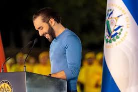 Bukele defiende reformas para relección presidencial indefinida