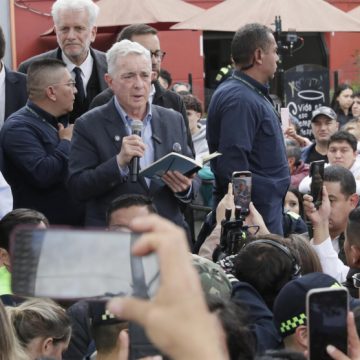 De Uribe a Bolsonaro: los zombies ultras de Latinoamérica están muy vivos