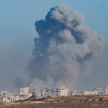 Israel intensifica sus ataques y lanza una ofensiva terrestre contra la capital de la Franja: “Gaza arde”