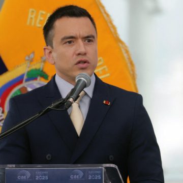 Noboa convocó a un referéndum sobre la instalación de bases militares extranjeras
