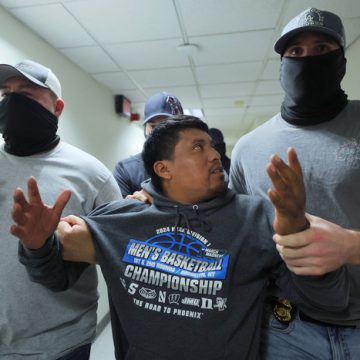 Todo lo que los inmigrantes sin papeles aportan a la economía de EE.UU.