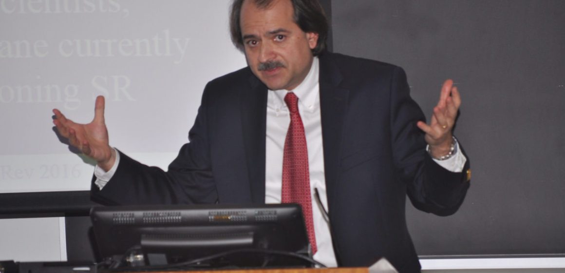 La ciencia bajo presión, la humanidad en riesgo: Entrevista con John Ioannidis