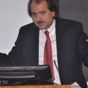 La ciencia bajo presión, la humanidad en riesgo: Entrevista con John Ioannidis