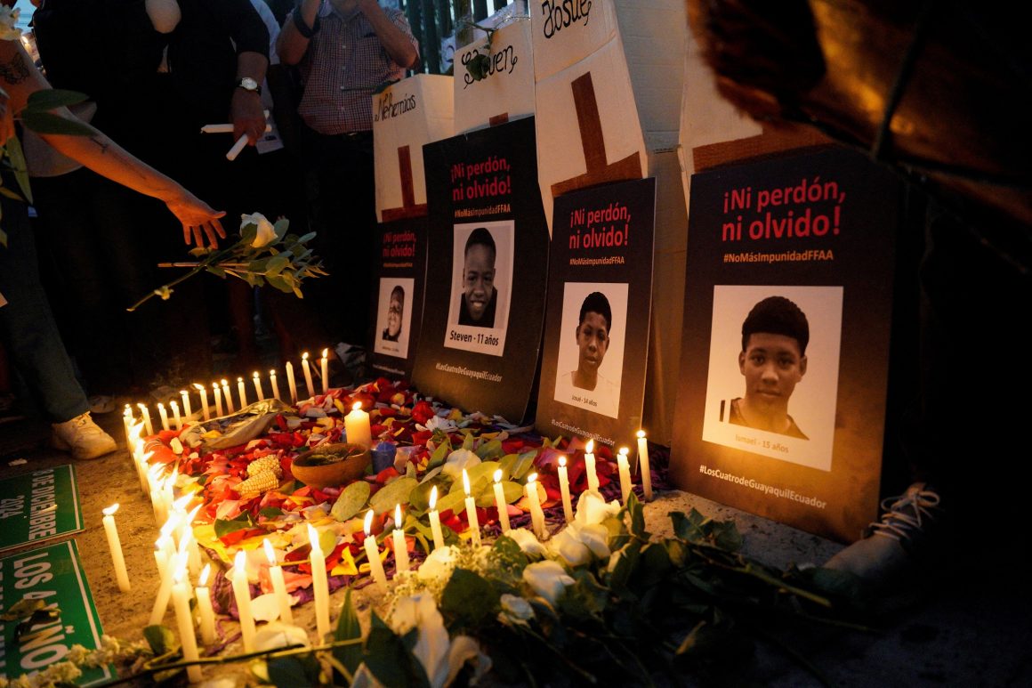 Families mark anniversary of disappearance of four boys, in Guayaquil Un tribunal de Ecuador condena a once militares a décadas de cárcel por la desaparición forzada de 4 niños