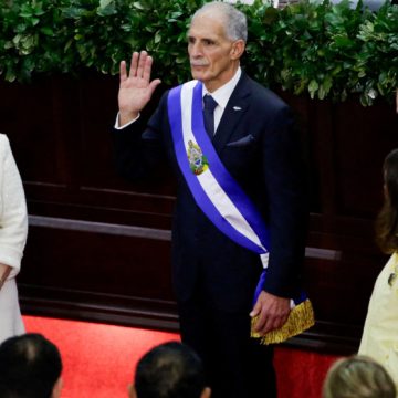 Asfura toma posesión en Honduras con rapidez, sin otros presidentes y arropado por sus afines