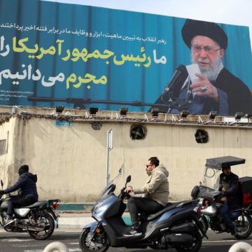 Irán se pliega a negociar con EEUU tras las amenazas de intervención militar de Trump
