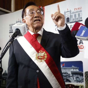 José María Balcázar asumió como presidente de Perú