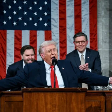 “Estamos restaurando el dominio estadunidense”, asegura Trump en su informe presidencial