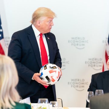 La Fifa con el dorsal de la vergüenza, fiel y servil al imperialismo estadounidense