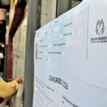 Desbordar las urnas: de la abdicación electoral a la potencia de la acción colectiva