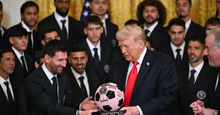 El saludo de Messi a Trump, una complacencia que duele