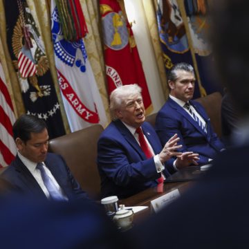 Trump extiende hasta el 6 de abril su ultimátum para que Irán reabra el estrecho de Ormuz