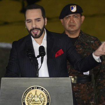 Bukele deja en manos de la IA de Google la gestión sanitaria en El Salvador