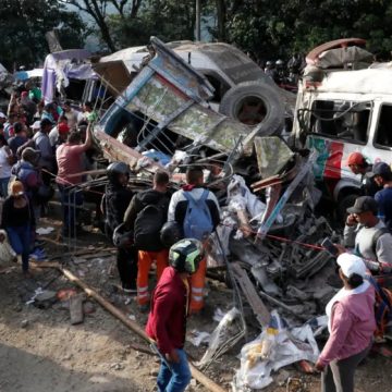Ejército y policía se movilizan tras 11 ataques y atentados en 24 horas en Colombia
