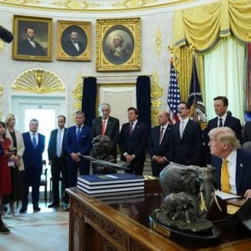 Trump convoca a fabricantes de armas para acelerar producción; le preocupa la reserva de misiles