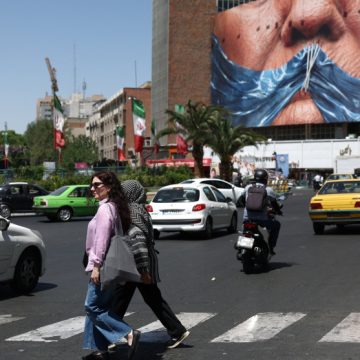 Irán EEUU EEUU e Irán llevan el alto el fuego al borde del colapso enfrentados por controlar las rutas de paso por Ormuz