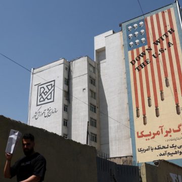 Irán lanza varios misiles y drones contra bases de EEUU en Baréin y Jordania tras una oleada de ataques estadounidenses