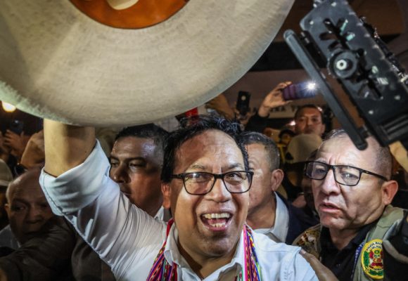 Perú La Presidencia de Perú se resolverá en un escrutinio voto a voto tras el empate técnico entre Sánchez y Fujimori