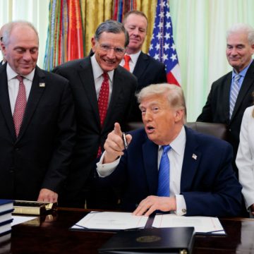 Trump cumple con su amenaza y EEUU ataca sistemas de defensa y vigilancia iraníes