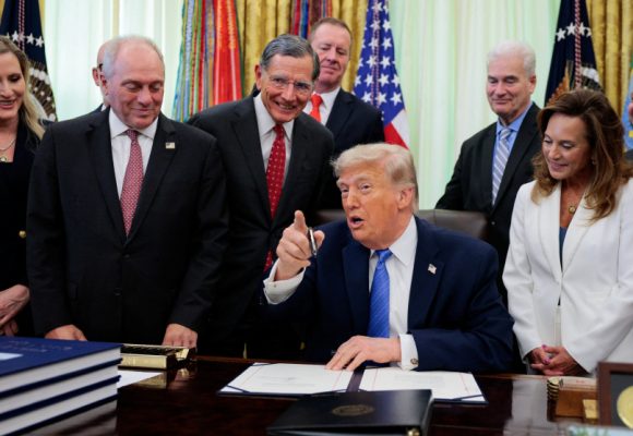 Trump Irán Trump cumple con su amenaza y EEUU ataca sistemas de defensa y vigilancia iraníes
