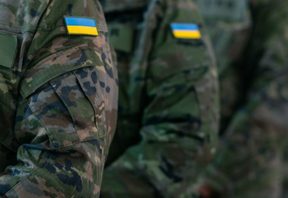 Ucrania Ucrania impulsa los salarios y el reclutamiento extranjero en una gran reforma militar