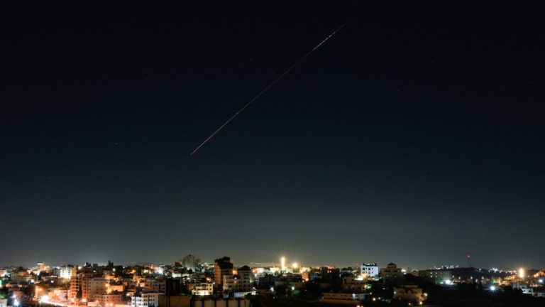Israel desoye a Trump y vuelve a atacar a Irán