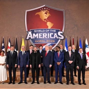 escudo de las américa Elecciones, geopolítica y absolutismos