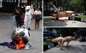 Inconformidad social, rueda el balón
