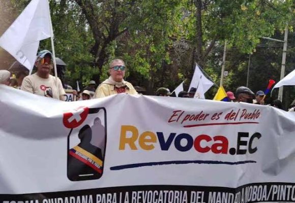 Aumenta apoyo a la revocatoria del mandato de Novoa en Ecuador