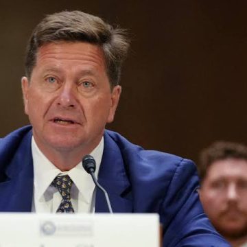 Jay Clayton: movimiento estratégico de EU