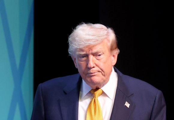 Irám Trump anuncia que tendrá negociaciones con Irán pero insiste en que la tregua terminó