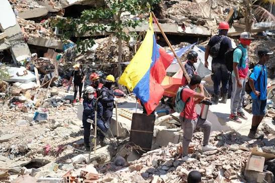 Tragedia, colonia y metamorfosis política