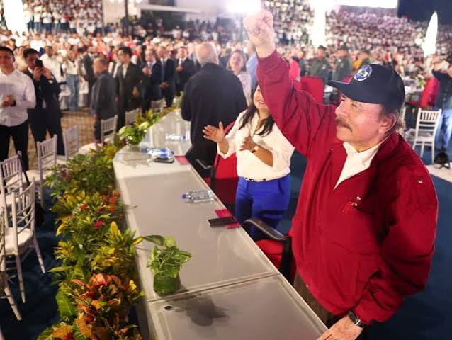Daniel Ortega se autoproclama dictador