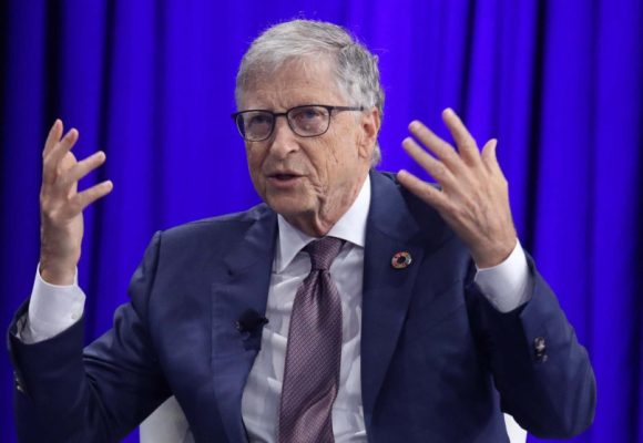 Bill Bill Gates propone reservar empleos para humanos que no puedan ser sustituidos por la IA