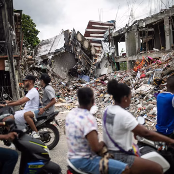 Colombia Colombia retumba con el ruido atronador de las retroexcavadoras