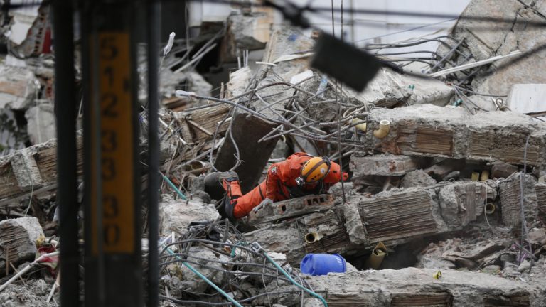 Colombia agota la ventana de vida con al menos 265 fallecidos y 496 desaparecidos tras el terremoto