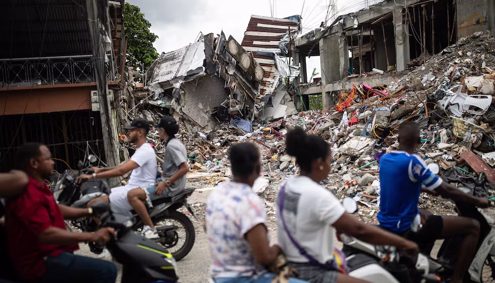 Colombia retumba con el ruido atronador de las retroexcavadoras