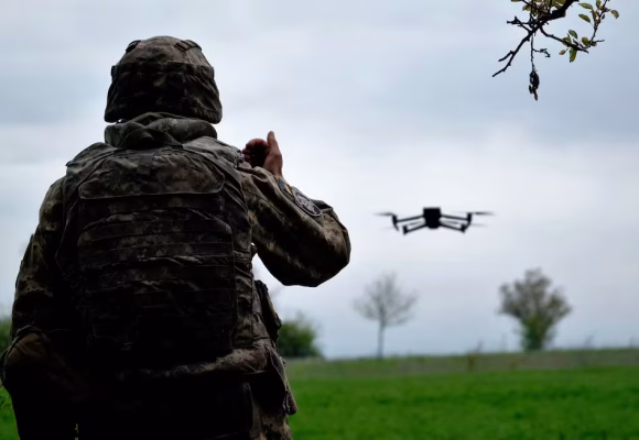 El Ejército de EE.UU. usó por primera vez un láser para derribar drones de cárteles