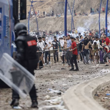 Marruecos usa a 50 mil migrantes como rehenes de una disputa geopolítica en Ceuta
