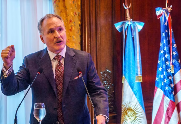 Peter Crujidos en la sala de máquinas del imperio