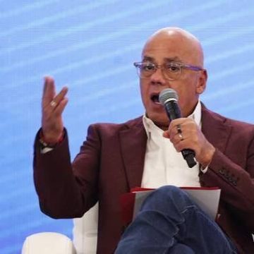 Acuerdan gobierno y oposición de Venezuela un diálogo para la “transición democrática”