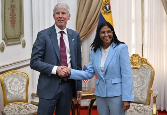 Secretario de Energía de EU llega a Venezuela para abordar acuerdo petrolero e impulsar operaciones de Chevron
